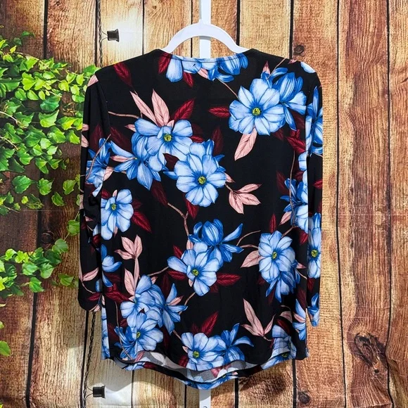 🚨(4/$10) Liz Claiborne Career Blouse Size PL - Picture 3 of 3